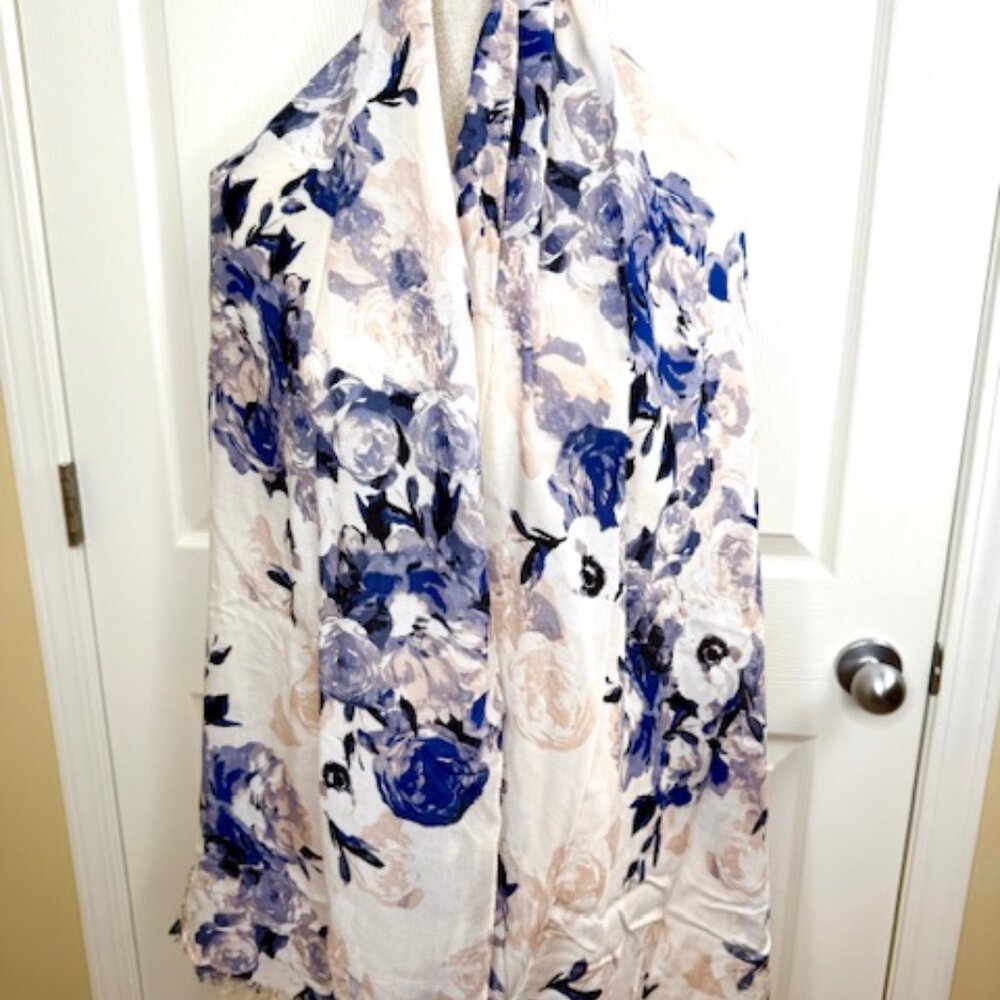 Large Rectangular Floral Print Scarf with Fringed Ends